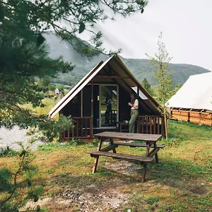 Camping Village De Du Le Valserine, Chezery-Forens